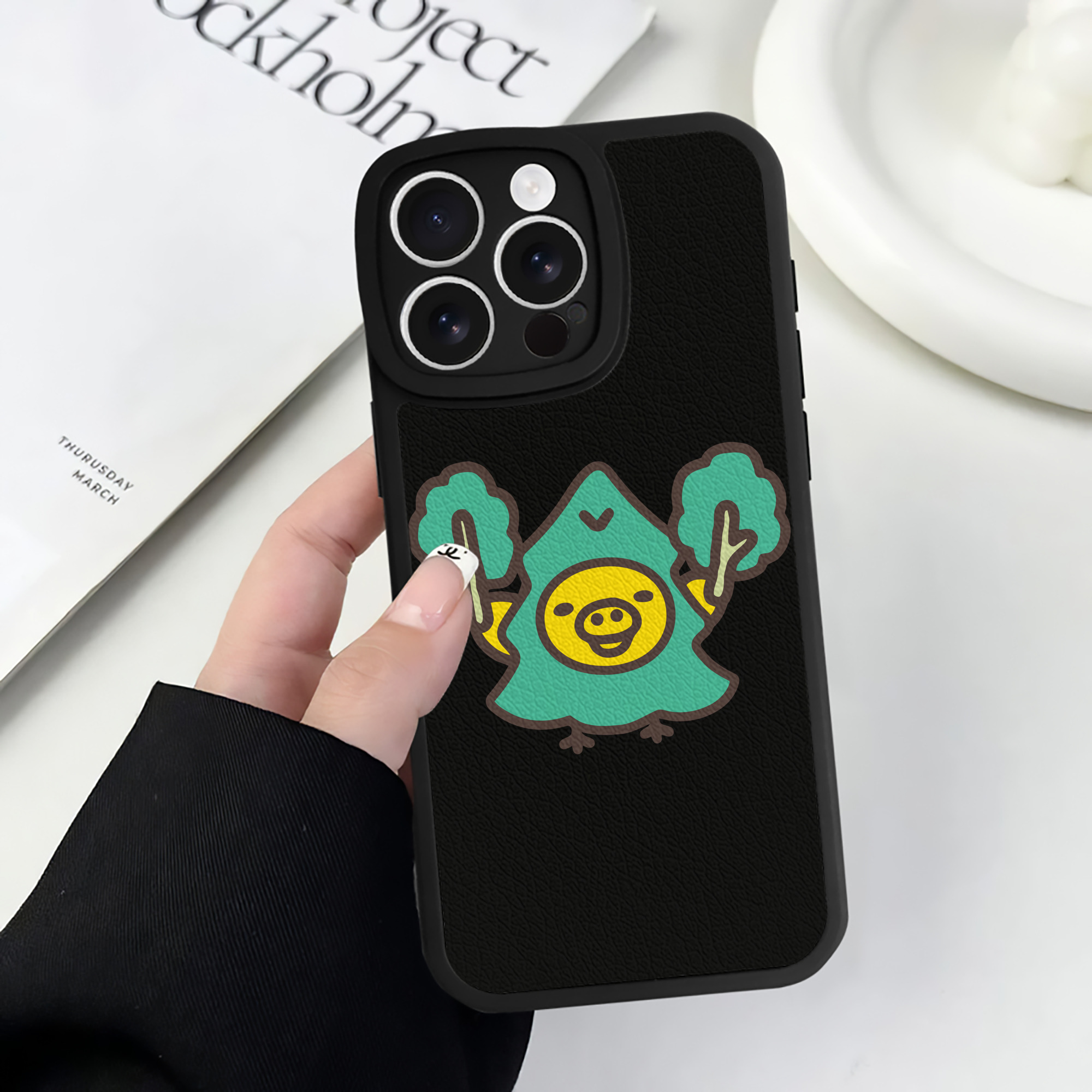 （画像用） リラックマ リラックマ キイロイトリ Rilakkuma Korilakkuma Kiiroitori 【iPhone 16シリーズ対応】シリコンスマホケース（レザー調） 材質：シリコン